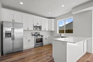 489 W 1760 N in Salem, UT - Building Photo