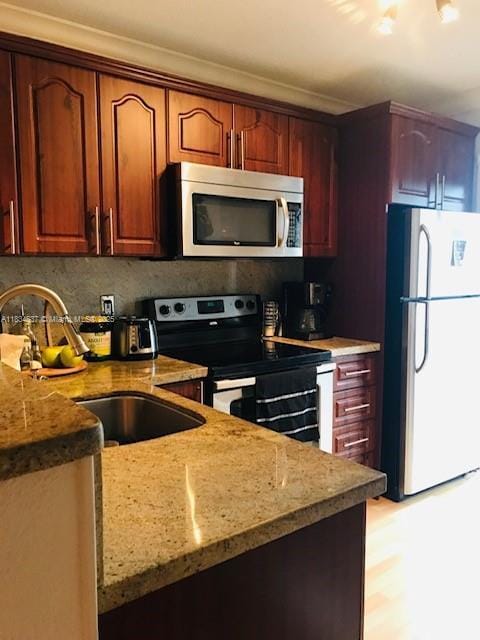 2575 SW 27th Ave in Miami, FL - Building Photo - Building Photo