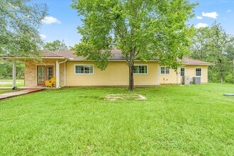 10 Lowery Ln in Huntsville, TX - Building Photo - Building Photo