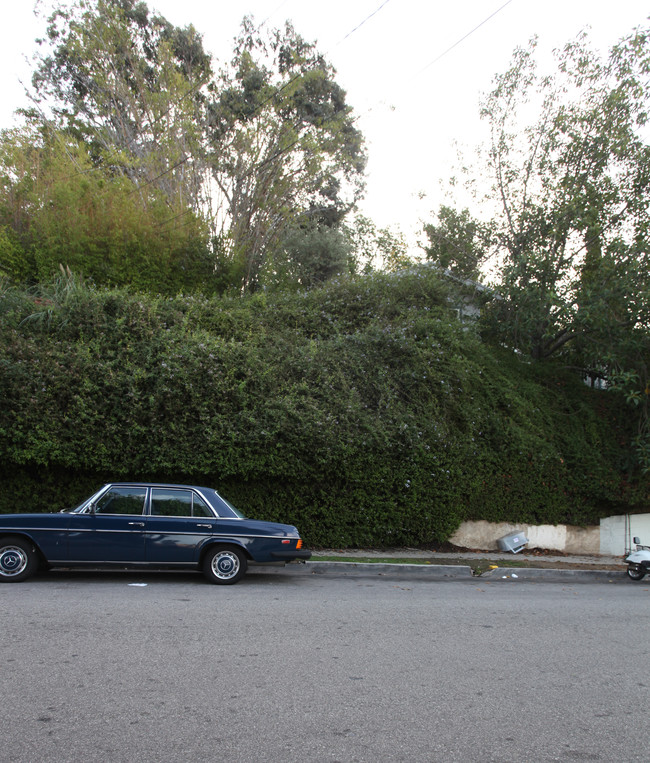 1328 Sutherland St in Los Angeles, CA - Building Photo - Building Photo