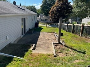 121 Riverview Ave in Groton, CT - Building Photo - Building Photo