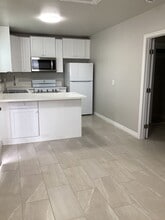 805 E Maple Ave in Lompoc, CA - Building Photo - Building Photo