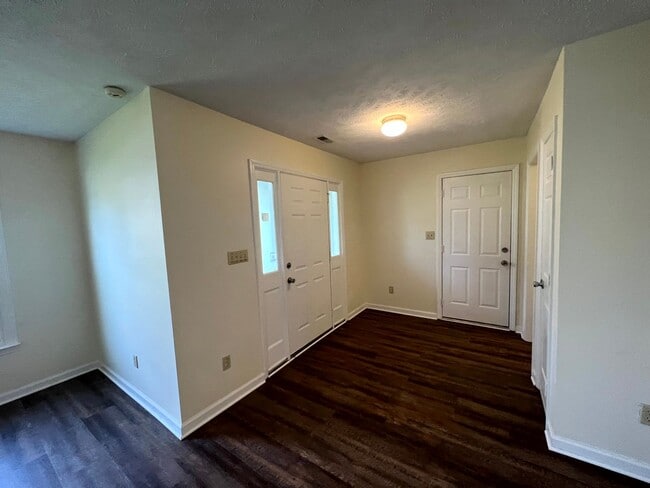 2154 Skyview Dr in Fayetteville, NC - Building Photo - Building Photo