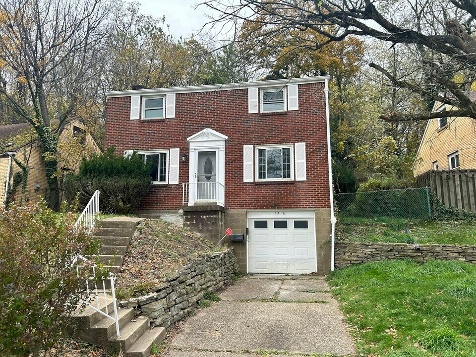 1718 McNary Blvd in Pittsburgh, PA - Building Photo