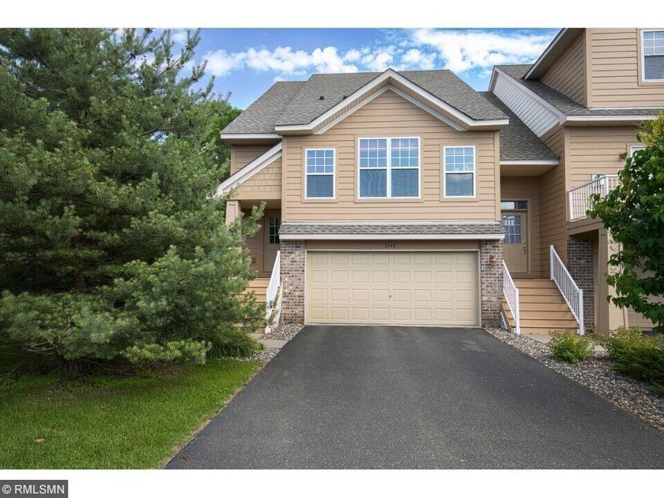 2148 Cedar Grove Trail in Eagan, MN - Building Photo
