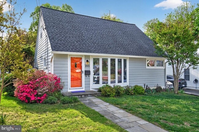 property at 2015 N Woodstock St