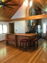 1506 Emerald Dr, Unit Studio Apartment w garage in Hartford, WI - Building Photo