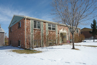 2350 S Linden Ct in Denver, CO - Building Photo - Building Photo