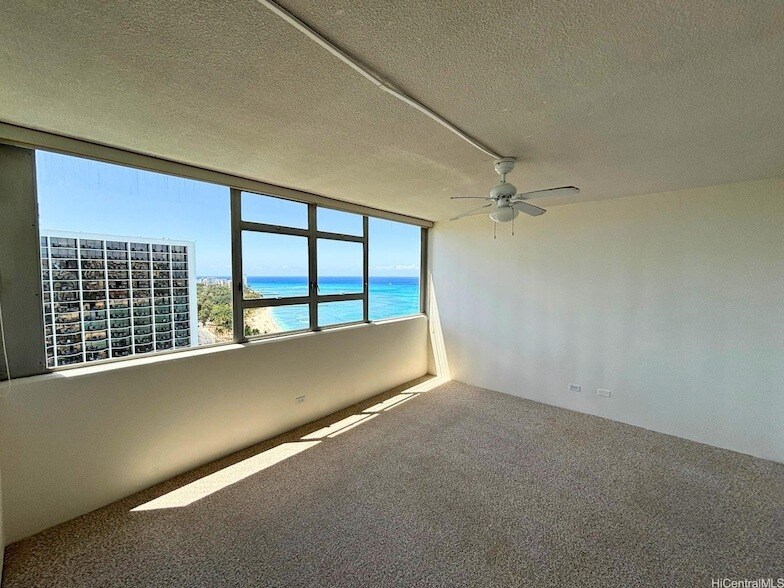 2500 Kalakaua Ave, Unit 07-039 in Honolulu, HI - Building Photo