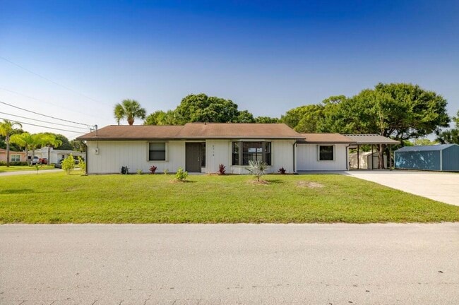 2714 Rhode Island Ave in Fort Pierce, FL - Building Photo - Building Photo