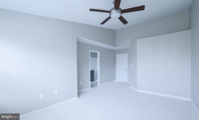 20484 Blue Heron Terrace in Sterling, VA - Building Photo - Building Photo