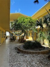 65 Washington Ave in Miami Beach, FL - Building Photo - Building Photo