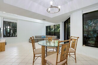 5240 SE Seascape Way in Stuart, FL - Foto de edificio - Building Photo