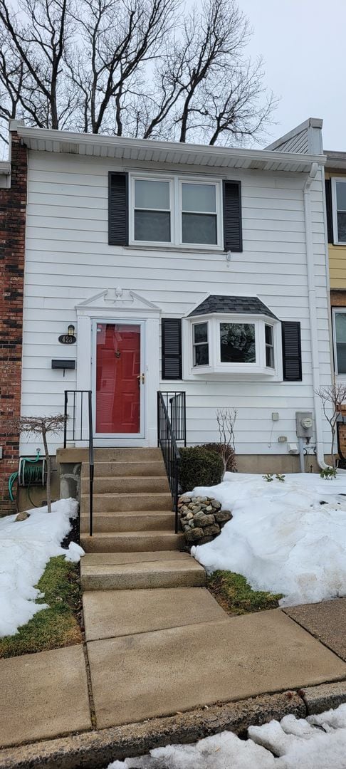 property at 423 N Mt Vernon Cir