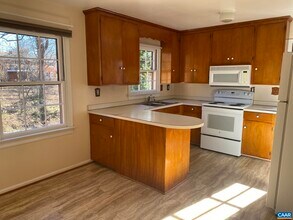 312 Azalea Dr in Charlottesville, VA - Building Photo - Building Photo
