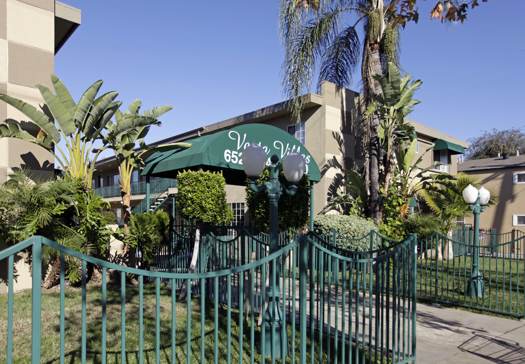 Vesta Villas in Ontario, CA - Foto de edificio