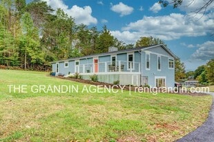 1684 Dudley Amos Rd in Moneta, VA - Building Photo