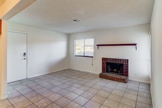 1701 E Katie Ave in Las Vegas, NV - Foto de edificio - Building Photo