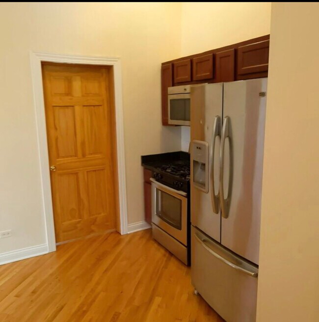 1100 W Taylor St in Chicago, IL - Building Photo - Building Photo