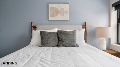 1922 W Ogden Ave, Unit 709 in Chicago, IL - Building Photo - Building Photo