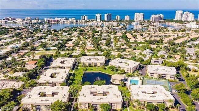 788 Park Shore Dr in Naples, FL - Foto de edificio - Building Photo