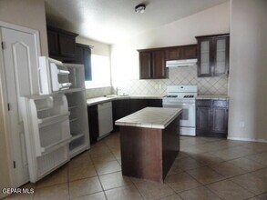 4657 Joseph Rodriguez Dr in El Paso, TX - Building Photo - Building Photo