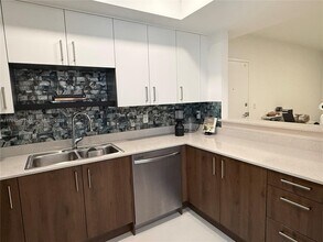 10950 NW 82nd St in Doral, FL - Building Photo - Building Photo