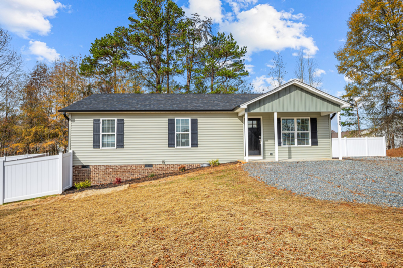 2069 Darwick Rd in Winston-Salem, NC - Building Photo