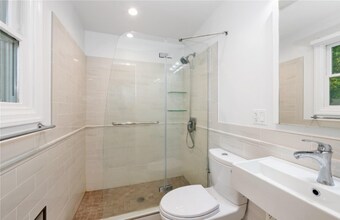 29-33-2212 212th St in Queens, NY - Building Photo - Building Photo