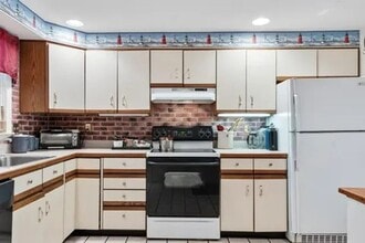 5 Brookside Dr in Stratham, NH - Building Photo - Building Photo