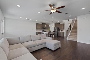 213 Stinchcomb Rd in Hutto, TX - Building Photo