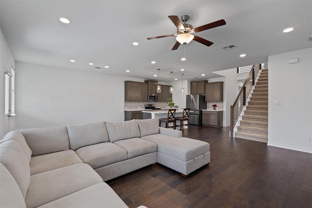 213 Stinchcomb Rd in Hutto, TX - Building Photo