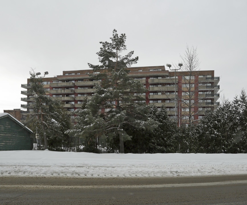 164 Seigniory Av in Pointe-claire, QC - Building Photo