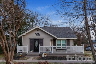 206 Farley St in Waxahachie, TX - Building Photo