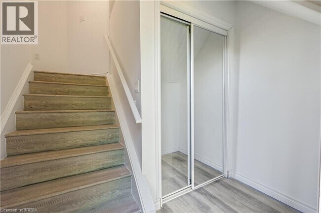 16 Arthur St in Brantford, ON - Building Photo - Building Photo