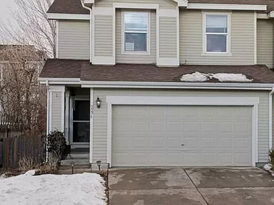 5396 S Picadilly Ct in Aurora, CO - Building Photo