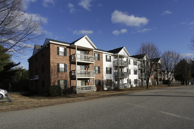 Country Brook Estates in Rochester, NH - Foto de edificio - Building Photo