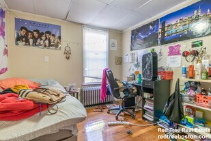 28 Monmouth St, Unit 1 in Boston, MA - Building Photo