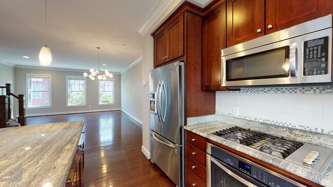 property at 517 Regent Pl NE