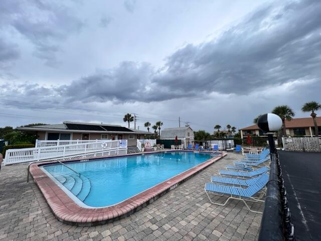 3150 N Atlantic Ave in Cocoa Beach, FL - Building Photo - Building Photo