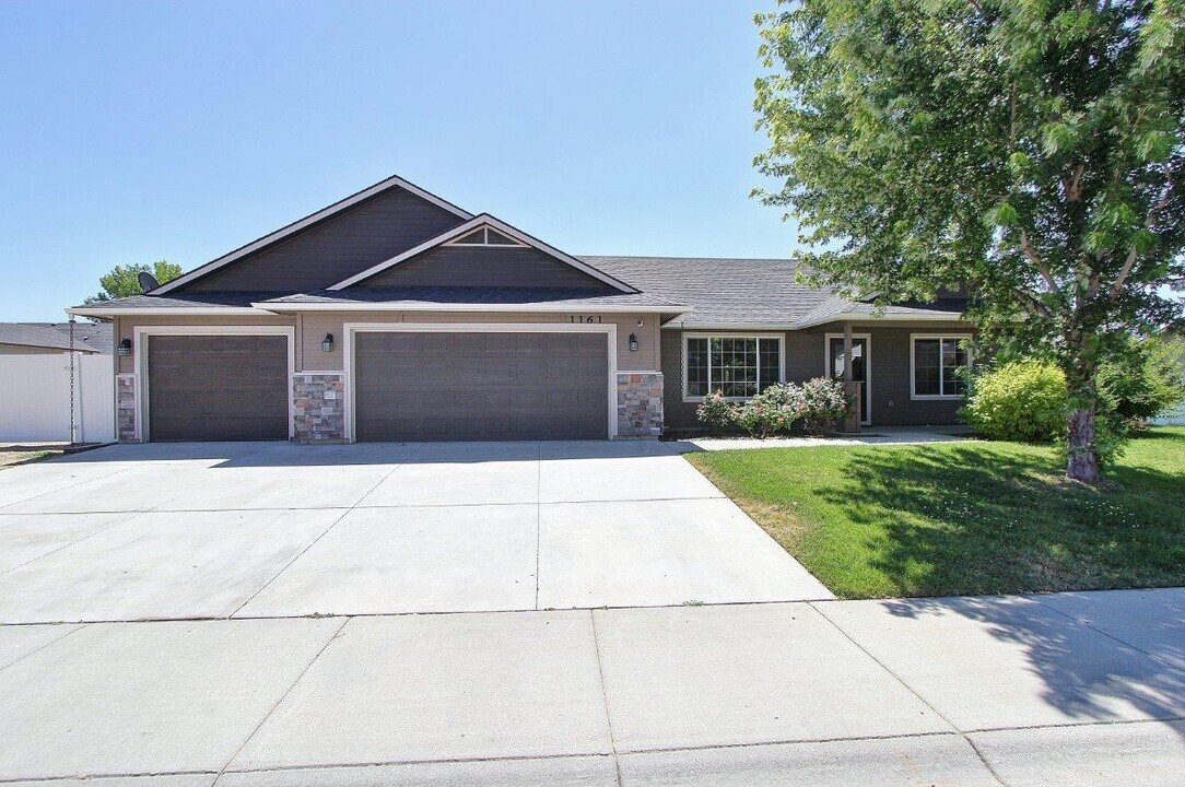 1161 Kaetzel Way in Emmett, ID - Building Photo