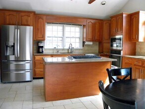 40 Long Meadow Rd in Greenwich, CT - Building Photo - Building Photo