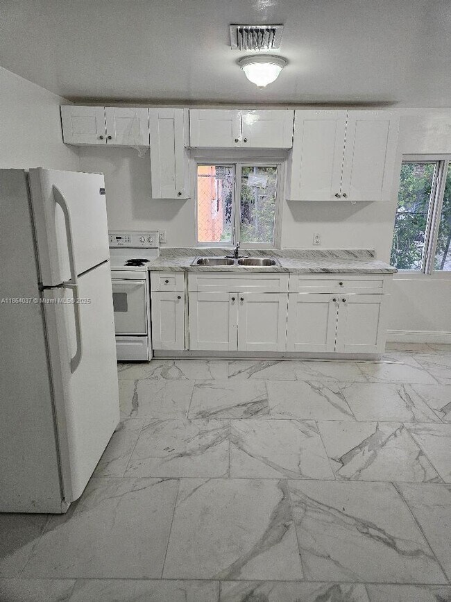 148 NE 78th St in Miami, FL - Foto de edificio - Building Photo