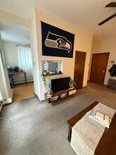 247 Pearl St, Unit #204 in Somerville, MA - Foto de edificio - Building Photo