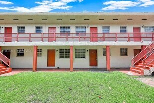 14180 NW 22nd Ave, Unit 4 in Opa Locka, FL - Building Photo