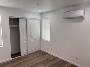 2242 Sea Breeze Dr in San Diego, CA - Building Photo - Building Photo