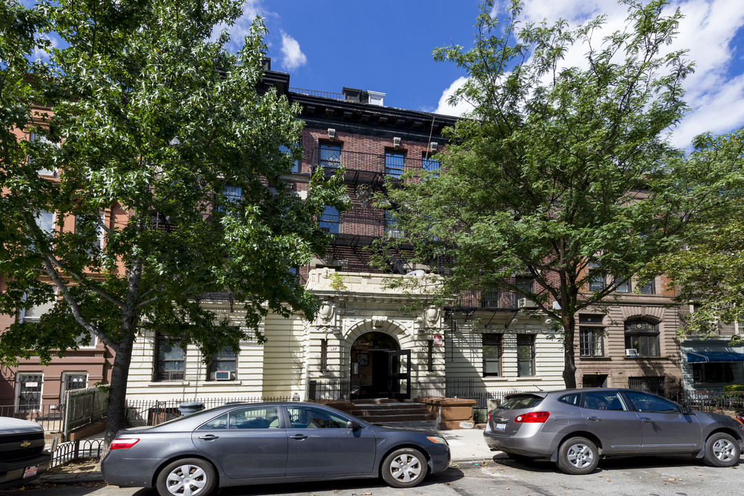 637 Saint Marks Ave in Brooklyn, NY - Foto de edificio