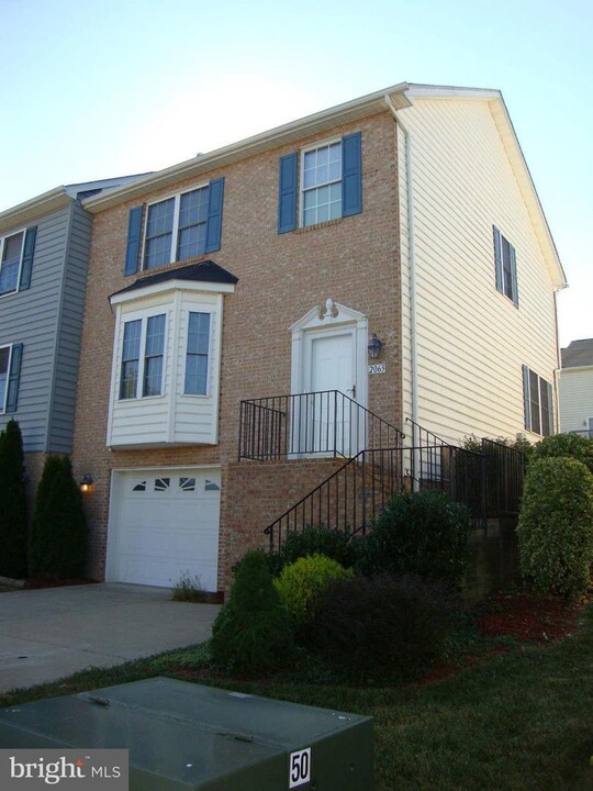 2063 Honeysuckle Ln in Winchester, VA - Building Photo