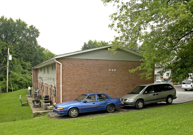 846 Cunningham Ave in St. Charles, MO - Foto de edificio - Building Photo