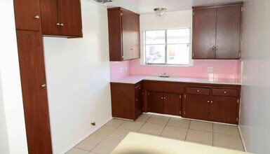 3930 Roxanne Ave in Los Angeles, CA - Foto de edificio - Building Photo